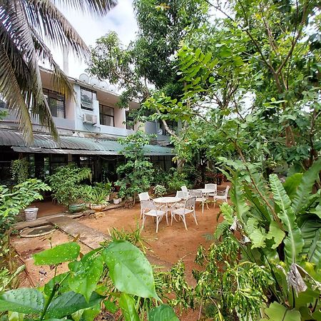 Lake Wave Hotel Anuradhapura Bagian luar foto