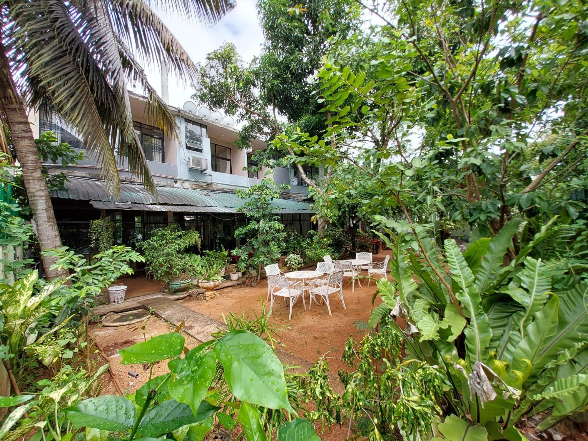 Lake Wave Hotel Anuradhapura Bagian luar foto