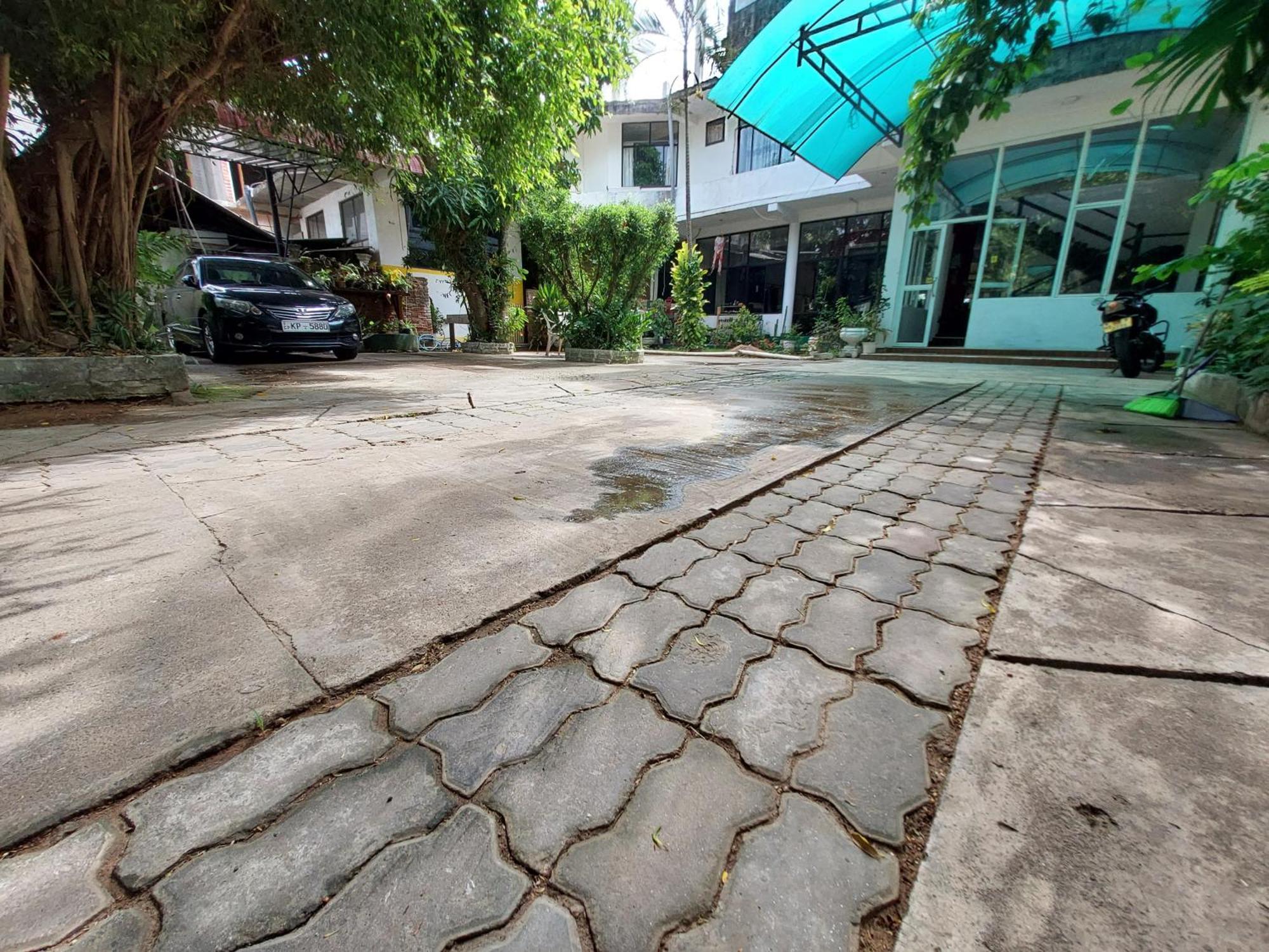 Lake Wave Hotel Anuradhapura Bagian luar foto