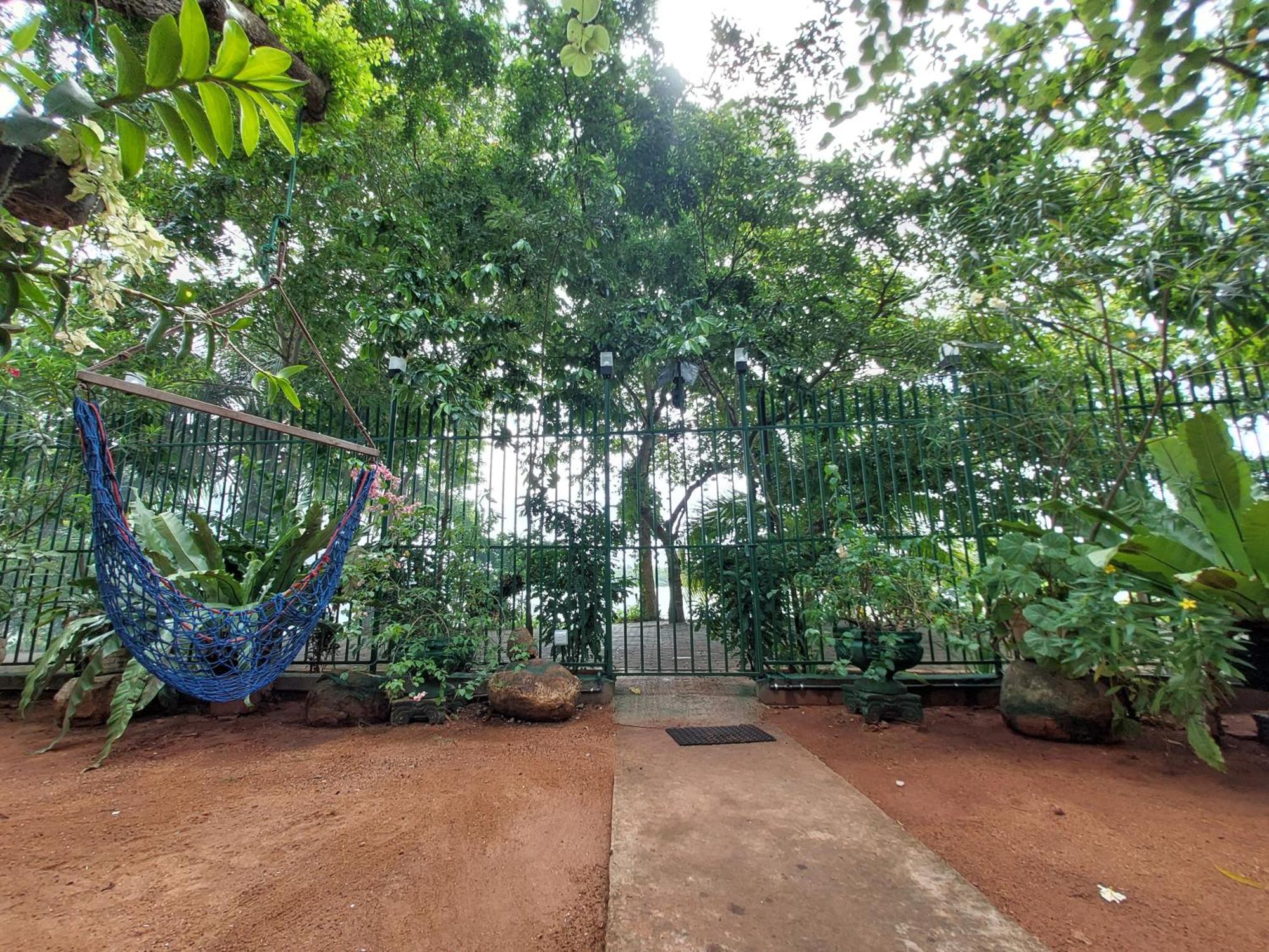 Lake Wave Hotel Anuradhapura Bagian luar foto