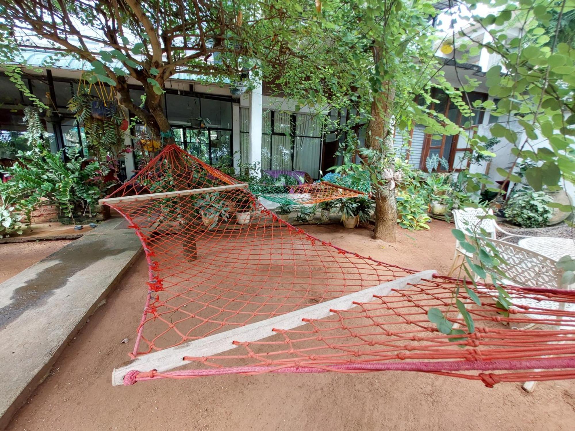 Lake Wave Hotel Anuradhapura Bagian luar foto