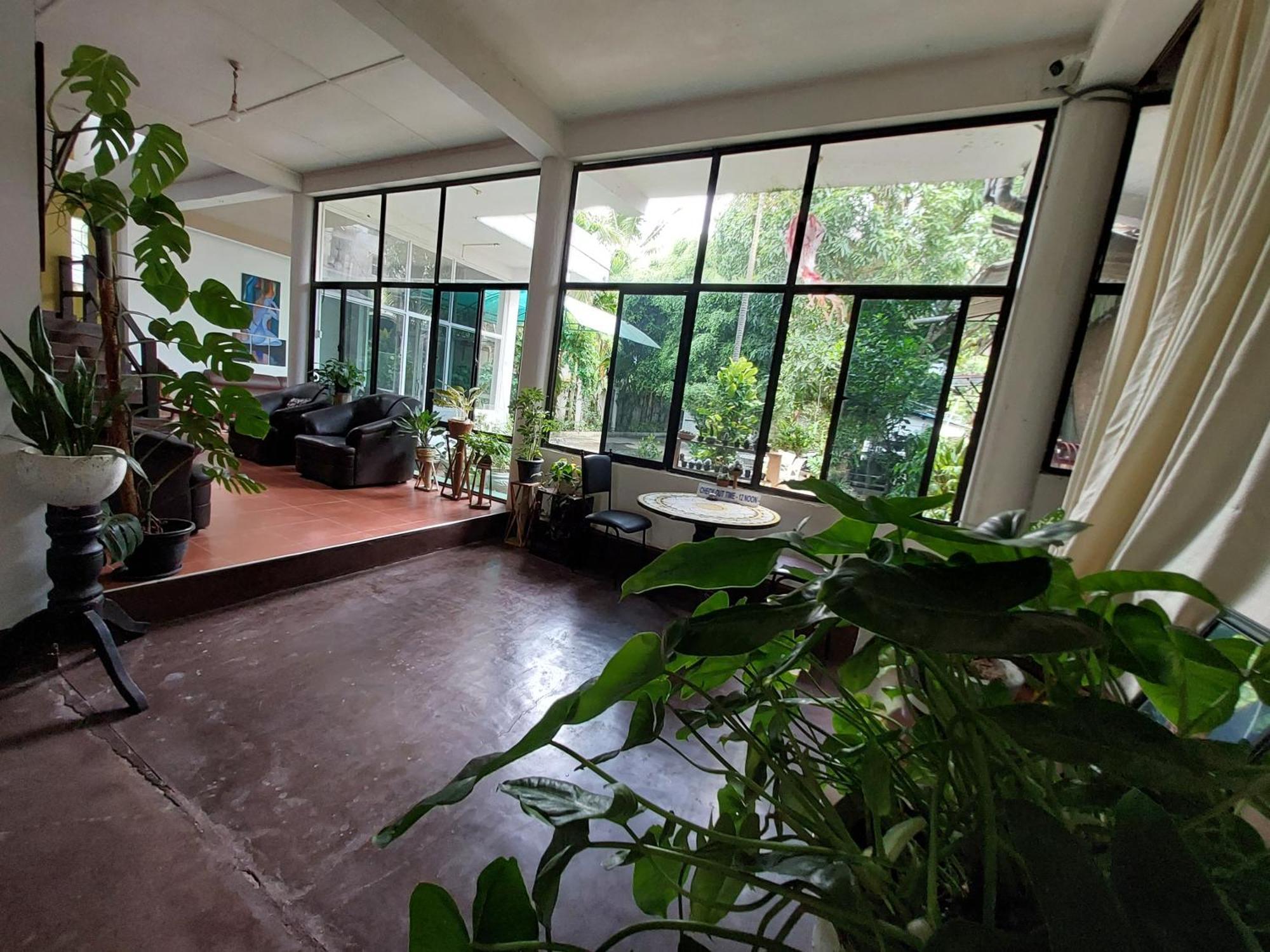 Lake Wave Hotel Anuradhapura Bagian luar foto