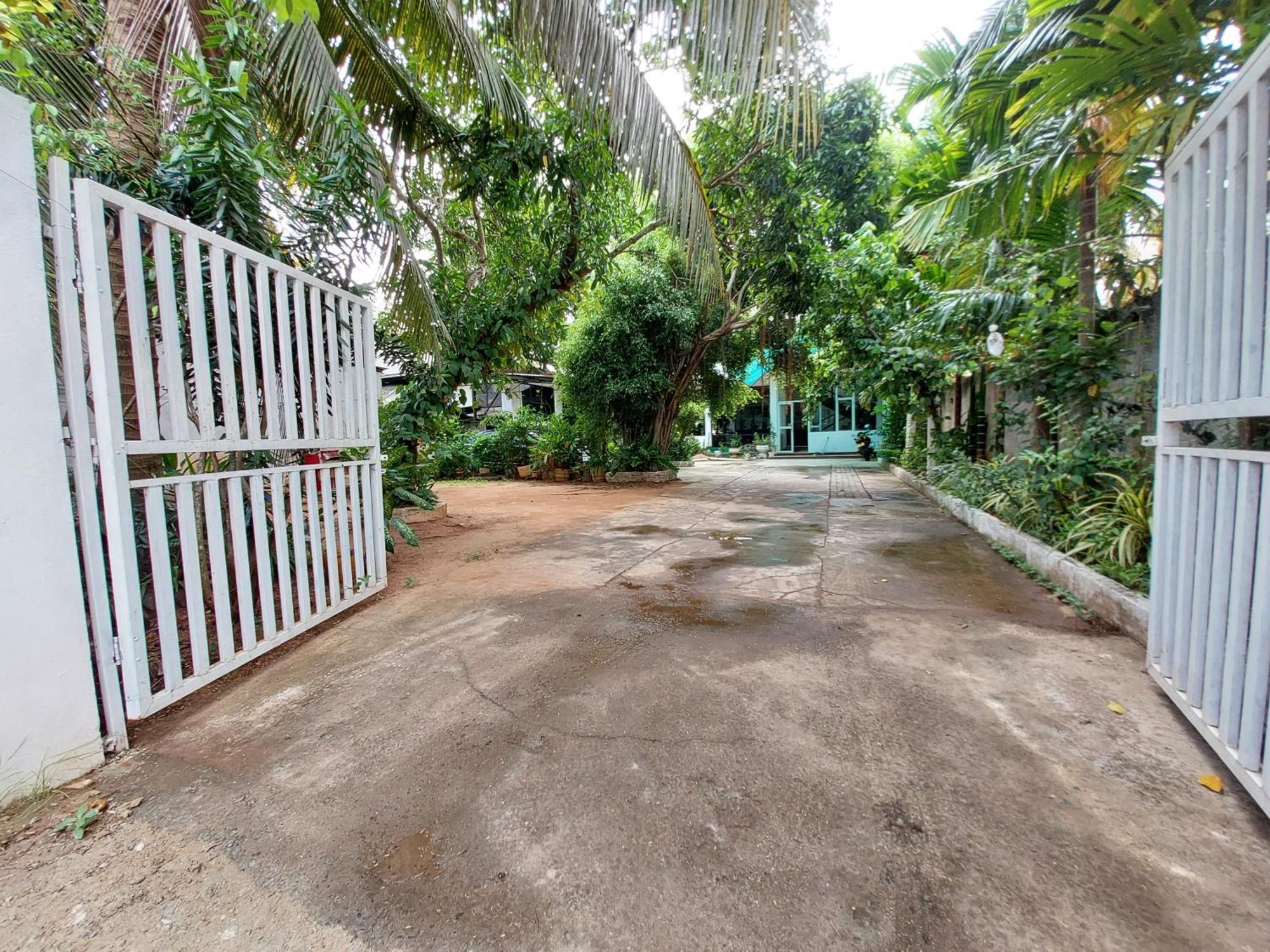 Lake Wave Hotel Anuradhapura Bagian luar foto