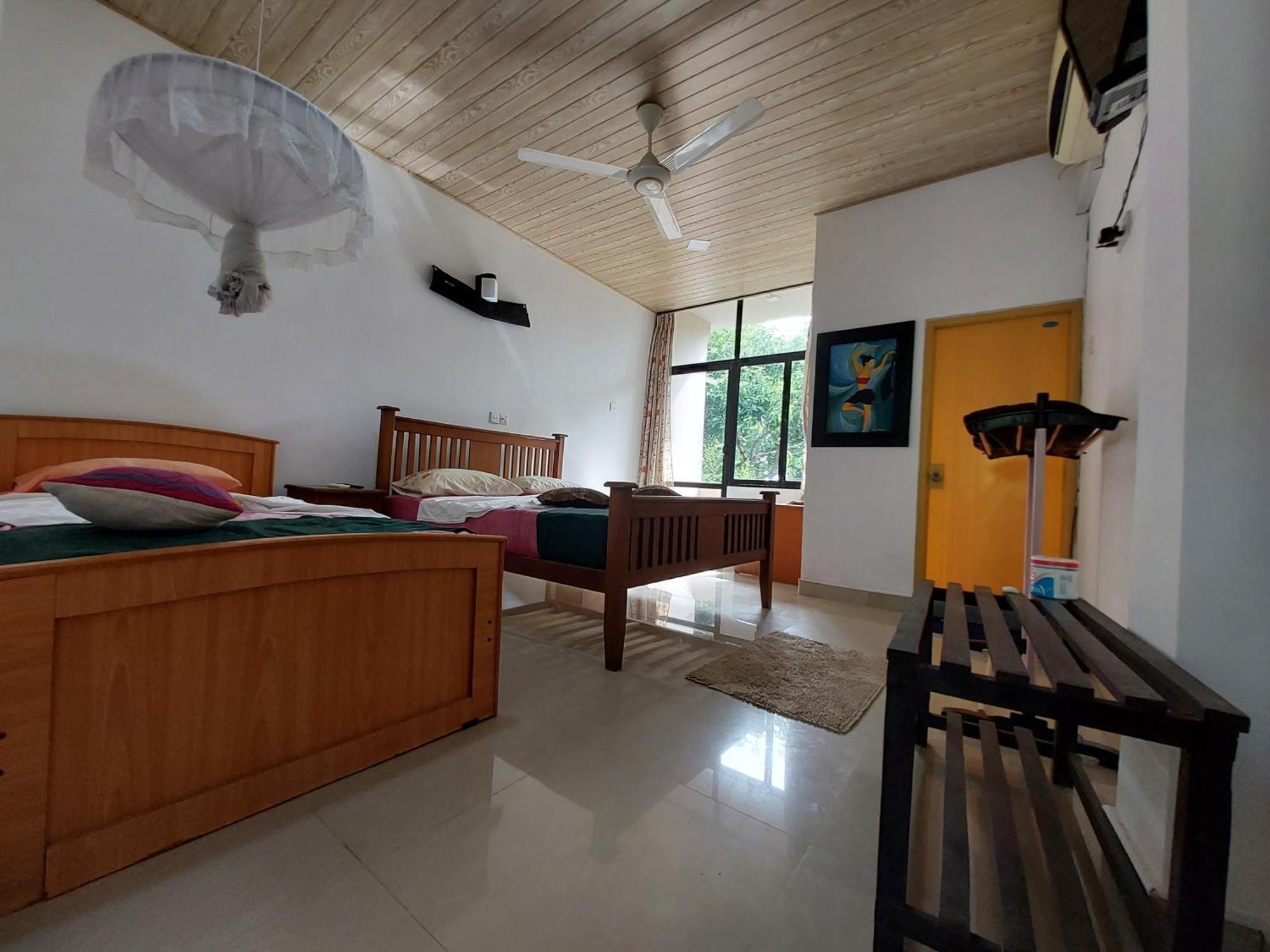 Lake Wave Hotel Anuradhapura Bagian luar foto