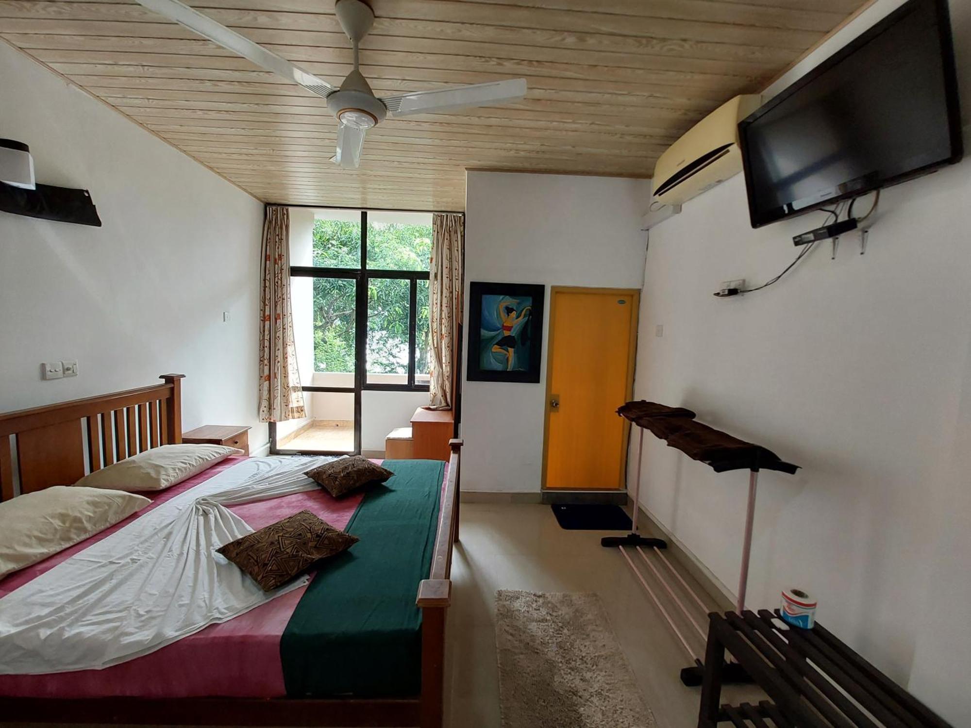 Lake Wave Hotel Anuradhapura Bagian luar foto
