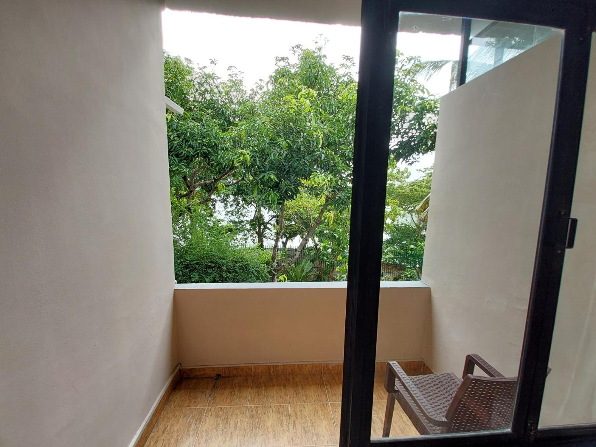 Lake Wave Hotel Anuradhapura Bagian luar foto