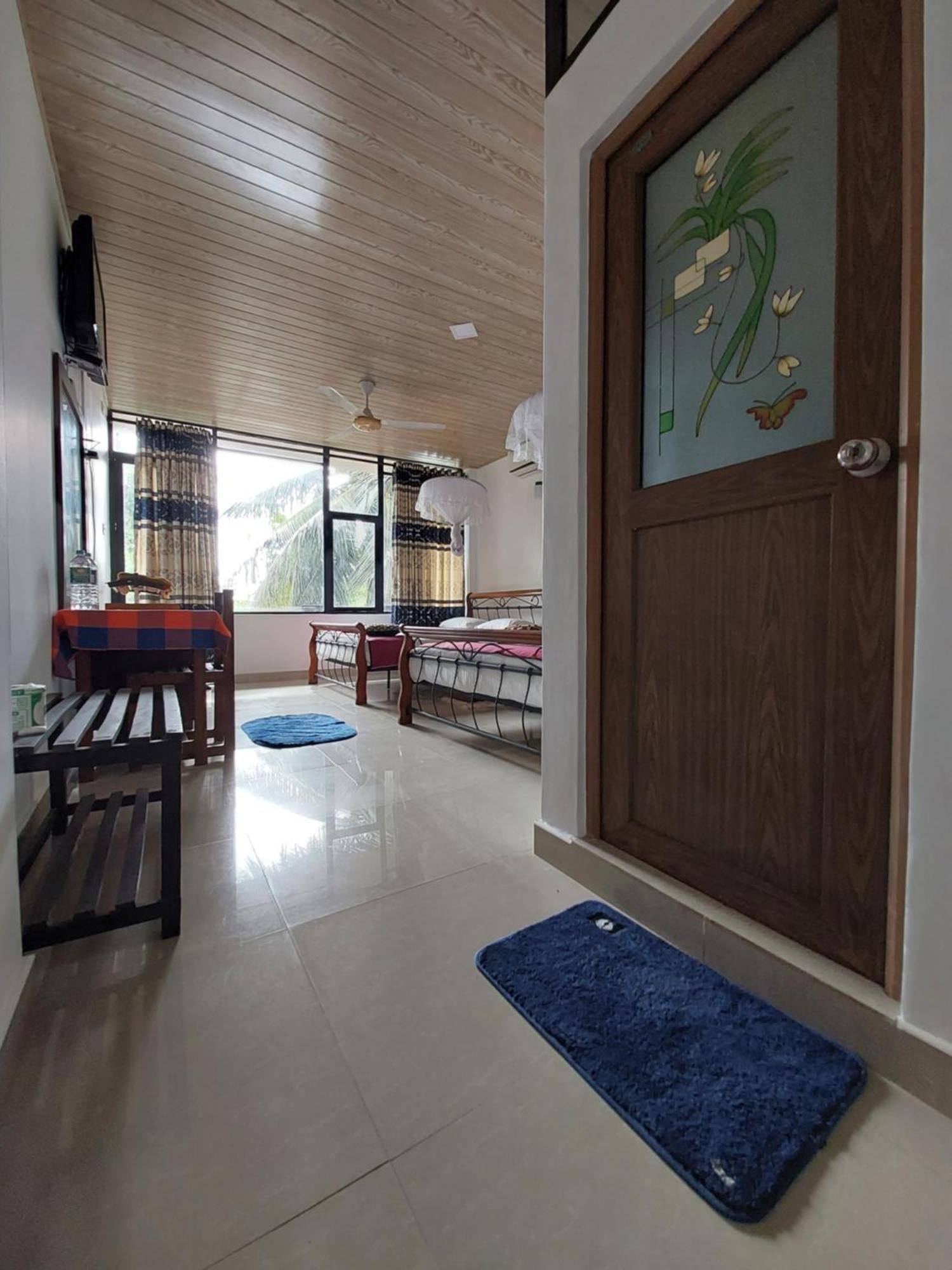 Lake Wave Hotel Anuradhapura Bagian luar foto