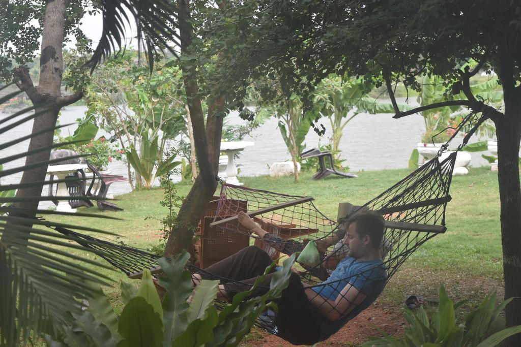 Lake Wave Hotel Anuradhapura Bagian luar foto