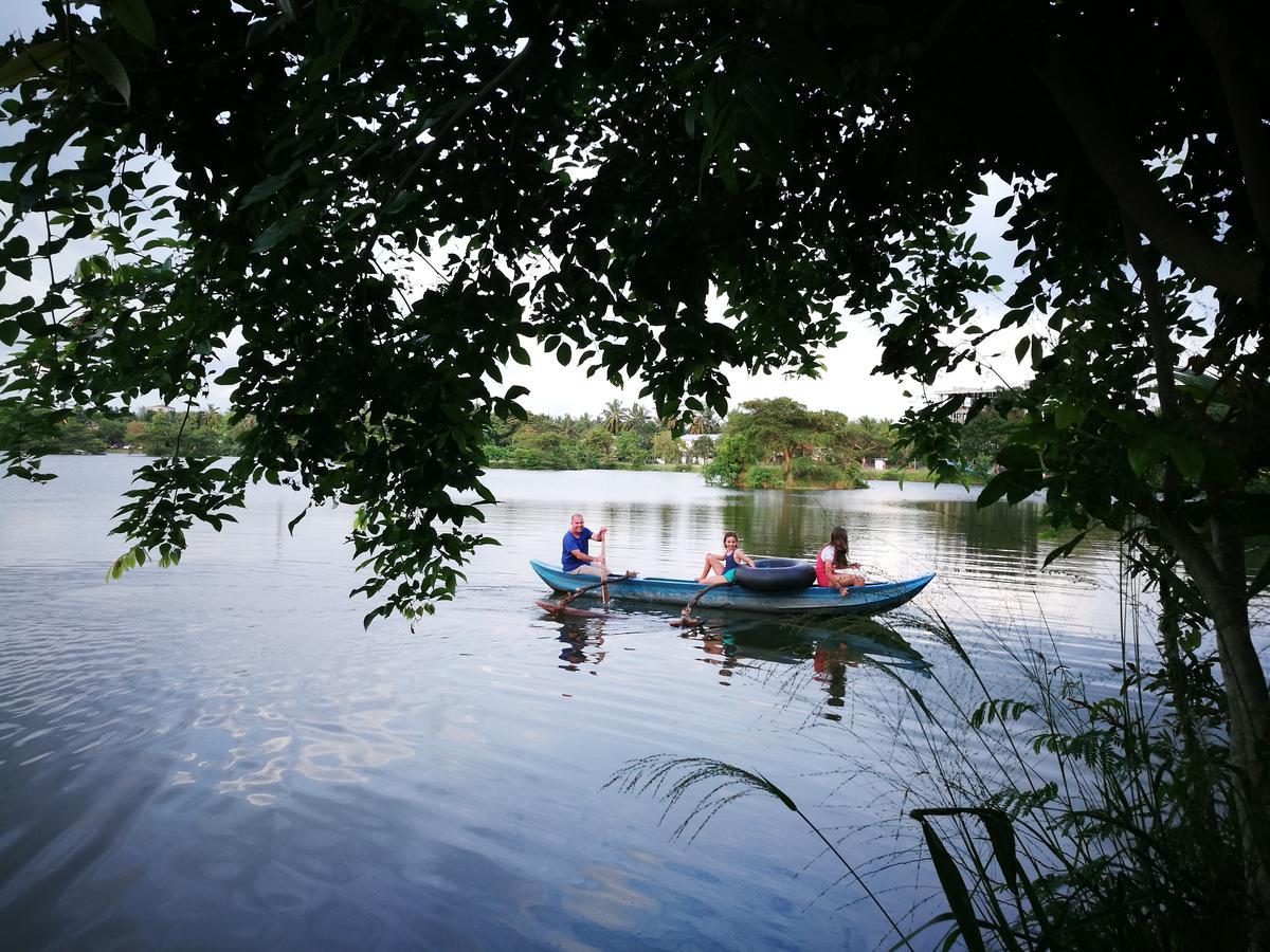 Lake Wave Hotel Anuradhapura Bagian luar foto